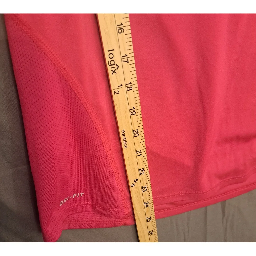 Nike Dri-Fit Vented‎ Short Sleeve T-Shirt Women's Size Medium Pink